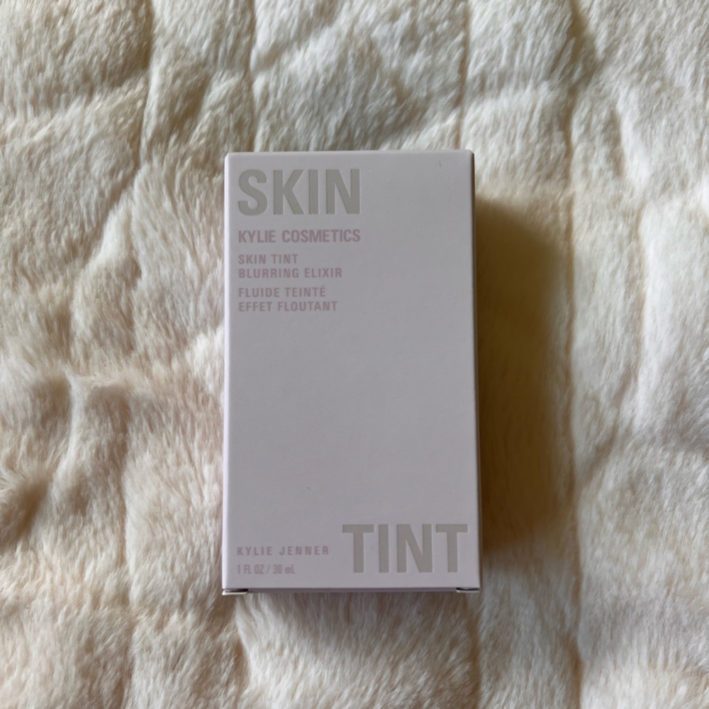 Kylie Cosmetics Skin Tint (shade: 10N)